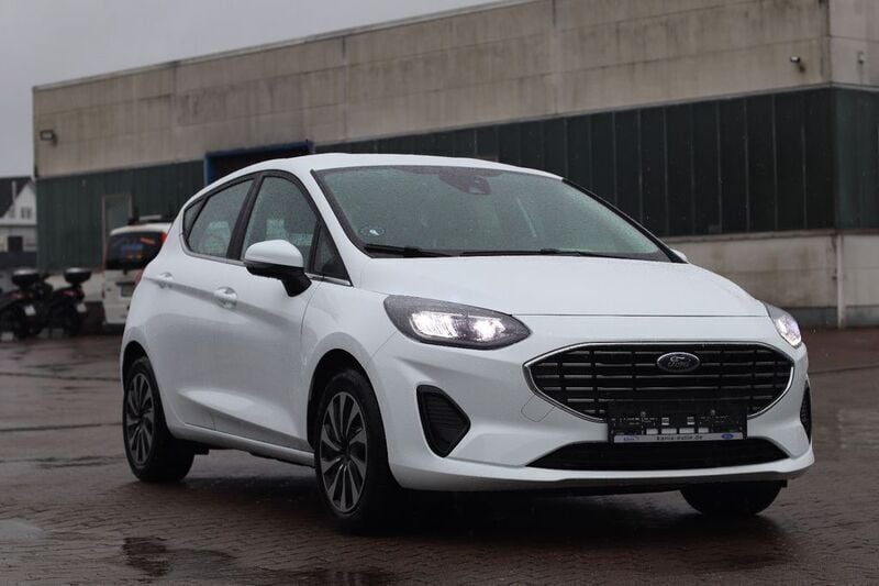 Weiß Gebraucht 2022 Ford Fiesta Titanium Kleinwagen | 23.990 € (Teuer) - Bild 1/4