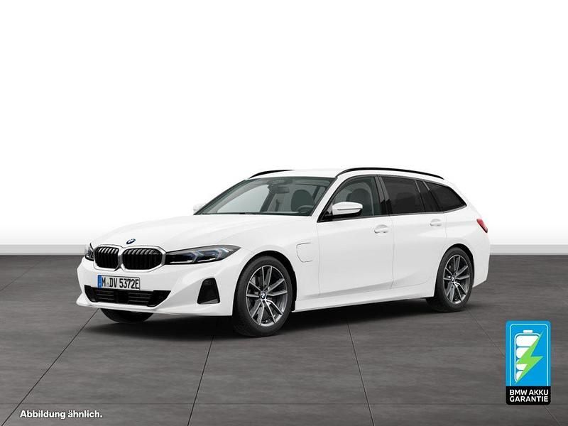 Gebraucht BMW 330e 292 PS (214 kW) 2025 Weiß Kombi