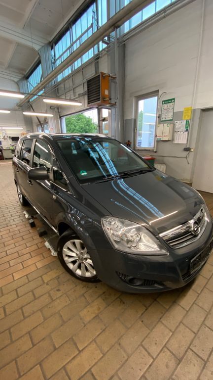 Grau Gebraucht 2014 Opel Zafira Family Van / Kleinbus | 7.359 € (Fairer Preis) - Bild 1/4