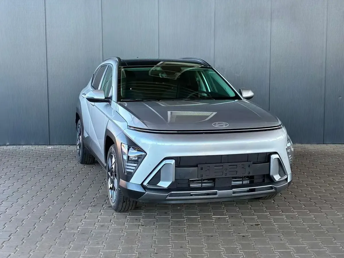 Neu Hyundai Kona Comfort 170 PS (125 kW) 2025 Shimmering silver SUV