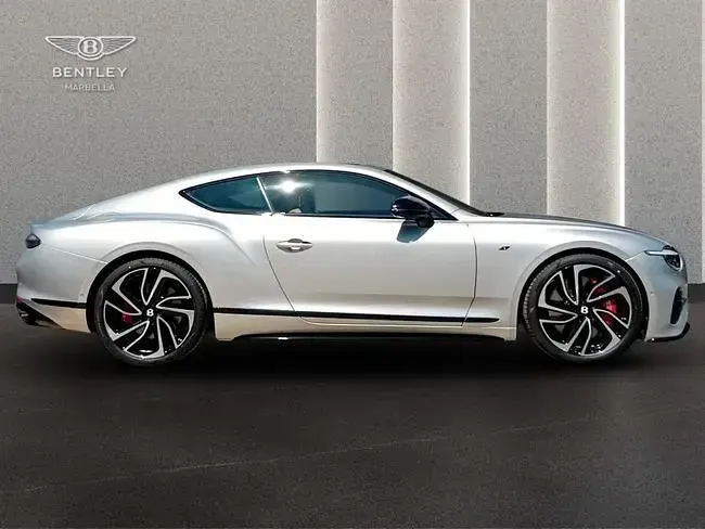 Neu Bentley Continental 680 PS (500 kW) 2026 Grau Coupé