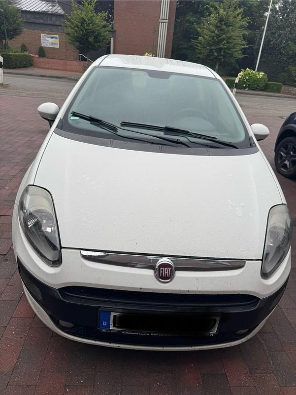 Weiß Gebraucht 2010 Fiat Punto Kleinwagen | 1.500 € - Bild 1/4