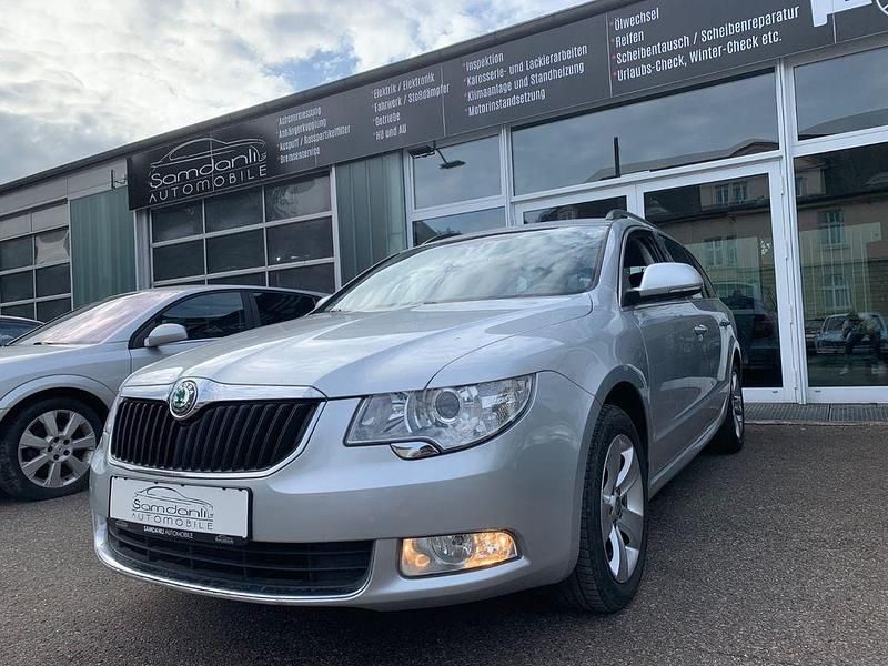 Gebraucht Skoda Superb Ambition 125 PS (91 kW) 2011 Silber Kombi