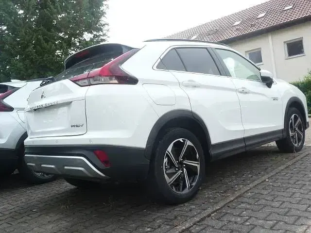 Neu Mitsubishi Eclipse Cross Plus 188 PS (138 kW) 2025 Andenweiß SUV