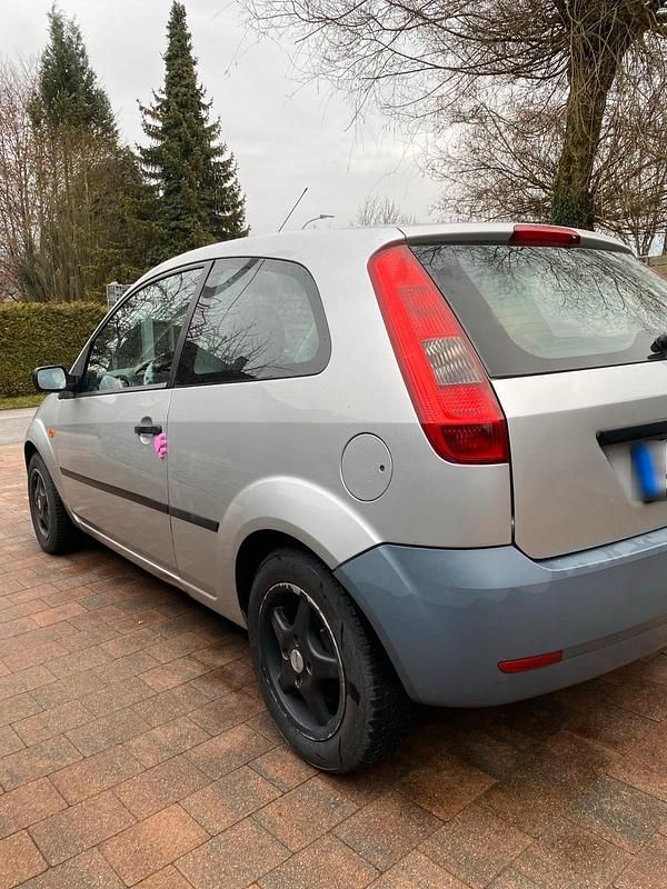 Gebraucht Ford Fiesta 89 PS (65 kW) 2004 Silber Kleinwagen