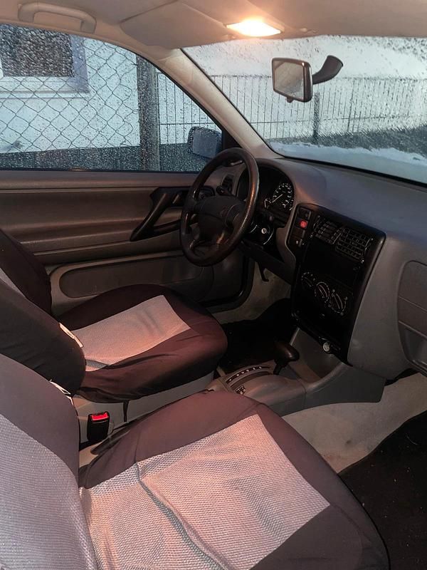 Gebraucht VW Polo 60 PS (44 kW) 1997 Blau Kleinwagen