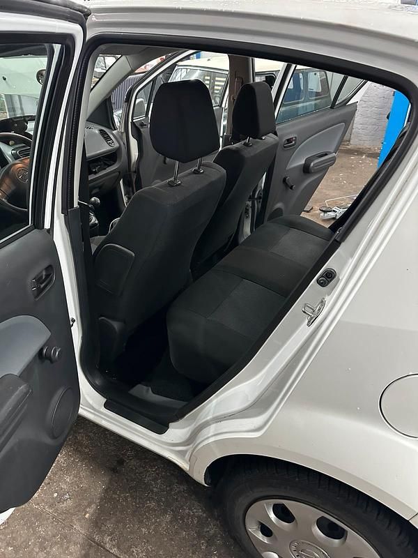 Gebraucht Opel Agila 68 PS (50 kW) 2010 Weiß Kleinwagen