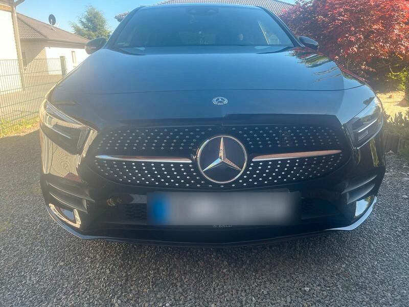 Schwarz Gebraucht 2019 Mercedes A220 AMG line Limousine | 24.000 € (Superpreis) - Bild 1/4