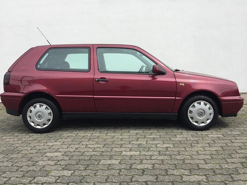 Używany VW Golf III 75 KM (55 kW) 1998 Czerwony Sedan/Limuzyna