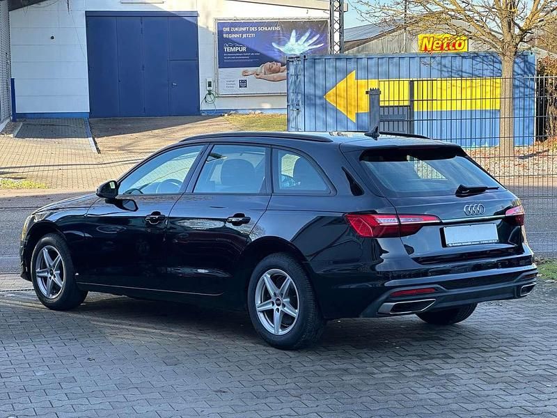Gebraucht Audi A4 163 PS (119 kW) 2021 Mythosschwarz metallic Kombi