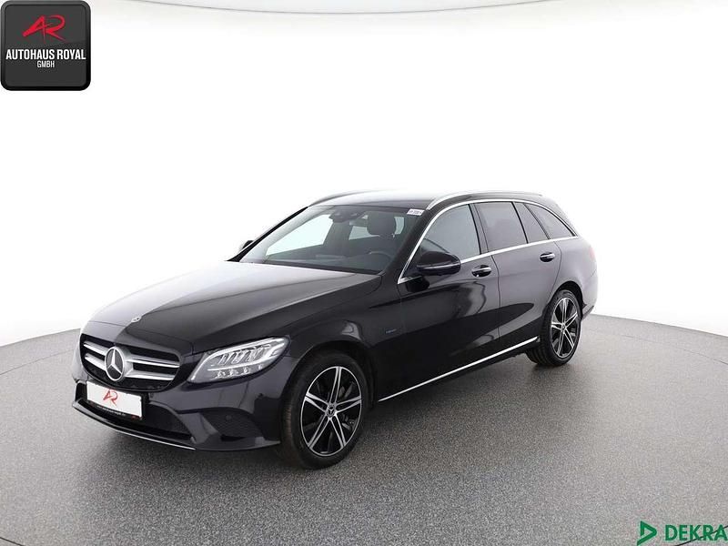 Obsidianschwarz Gebraucht 2021 Mercedes C300e Avantgarde Kombi | 26.680 € (Guter Preis) - Bild 1/4