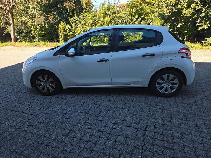 Gebraucht Peugeot 208 Access 68 PS (50 kW) 2012 Weiß Kleinwagen
