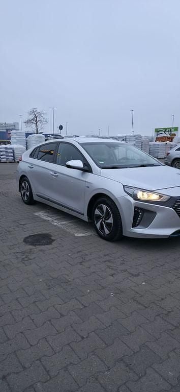Gebraucht Hyundai Ioniq Trend 141 PS (103 kW) 2017 Silber Kleinwagen