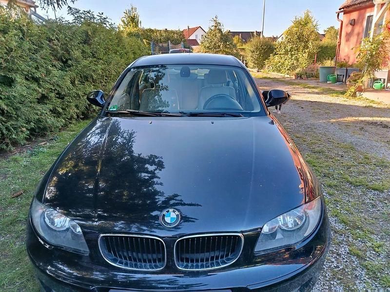 Beige Gebraucht 2010 BMW 118 Sport Line Kleinwagen | 4.400 € (Fairer Preis) - Bild 1/4
