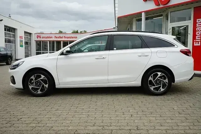 Neu Hyundai i30 150 PS (110 kW) 2026 Weiß Kombi