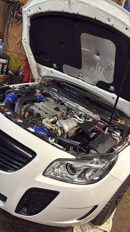 Gebraucht Opel Insignia OPC 360 PS (264 kW) 2012 Weiß Kombi