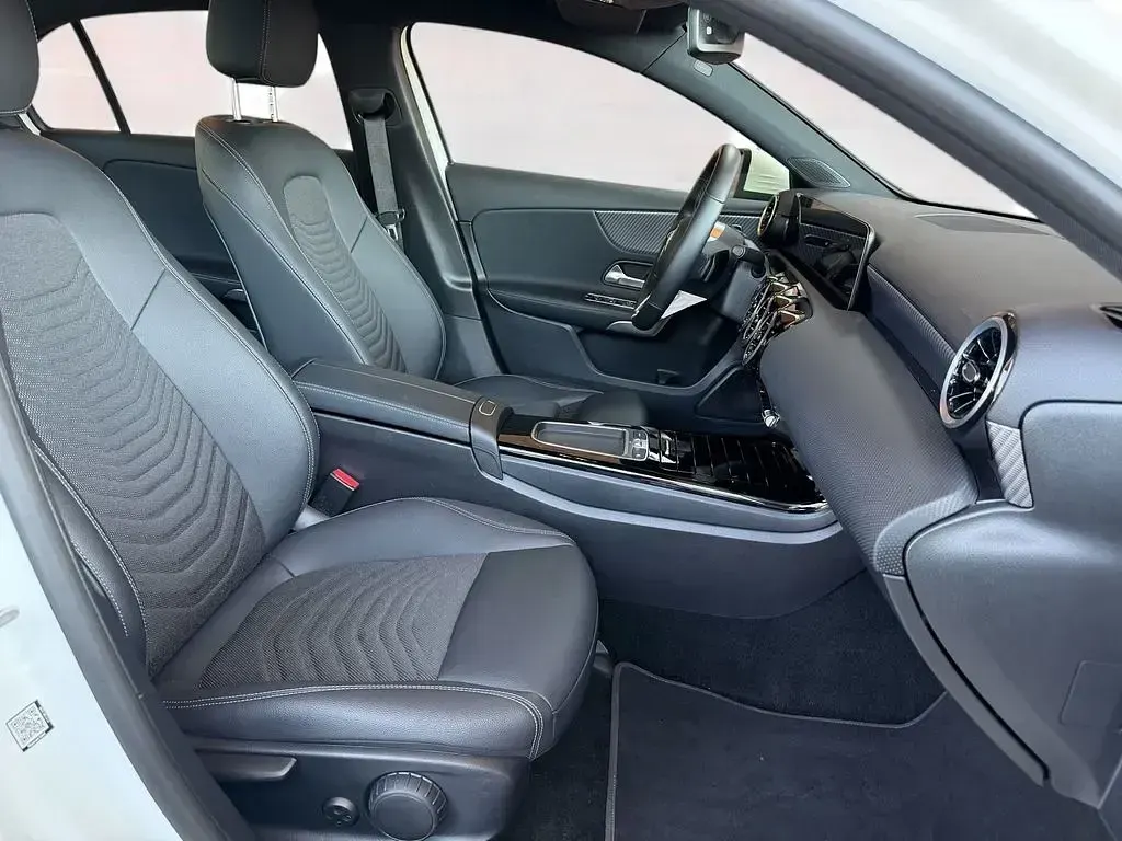 Gebraucht Mercedes A180 136 PS (100 kW) 2024 Weiß Limousine