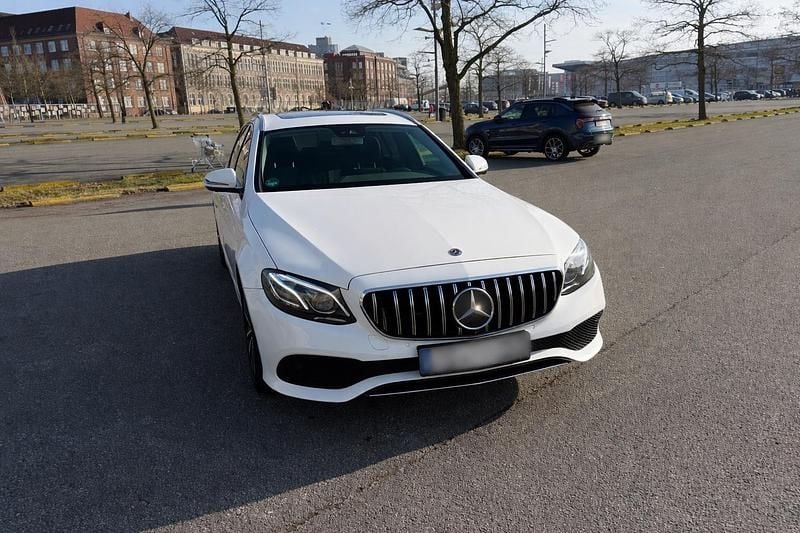 Gebraucht Mercedes E350 AMG 258 PS (189 kW) 2017 Weiß Kombi