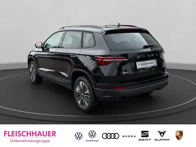 Neu Skoda Karoq Tour 150 PS (110 kW) 2026 Schwarz SUV