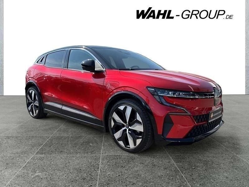 Używany Renault Megane E-Tech Techno 160 kW (218 KM) 2023 Czerwony Sedan/Limuzyna