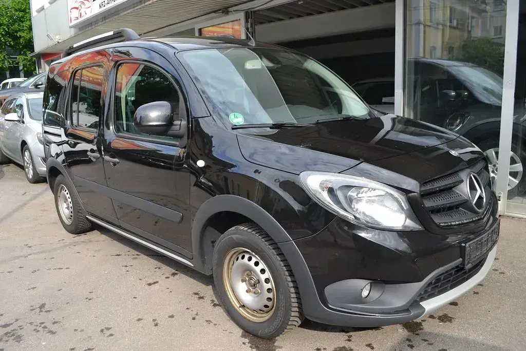 Gebraucht Mercedes Citan 111 Edition 116 PS (85 kW) 2020 Dravitschwarz metallic Kombi