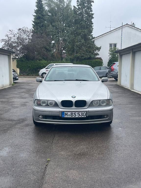 Silber Gebraucht 2001 BMW 530 Sport Line Limousine | 7.500 € (Fairer Preis) - Bild 1/4