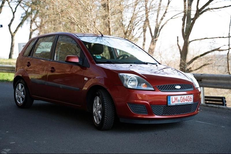 Gebraucht Ford Fiesta 68 PS (50 kW) 2008 Rot Kleinwagen