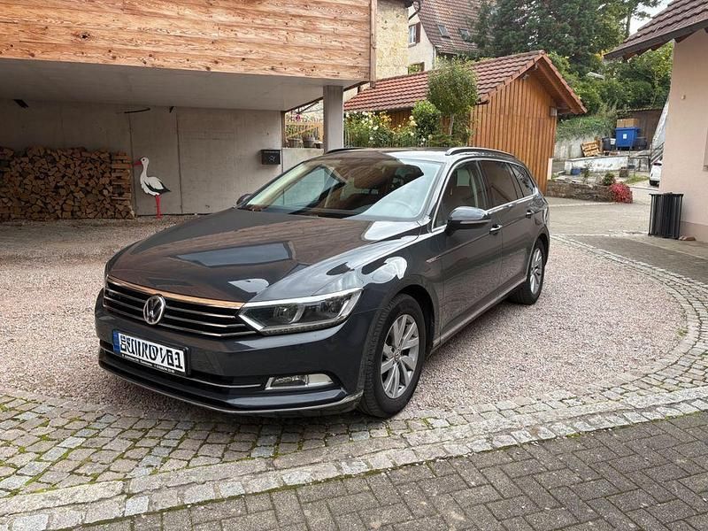 Grau Gebraucht 2018 VW Passat Kombi | 11.500 € (Guter Preis) - Bild 1/4