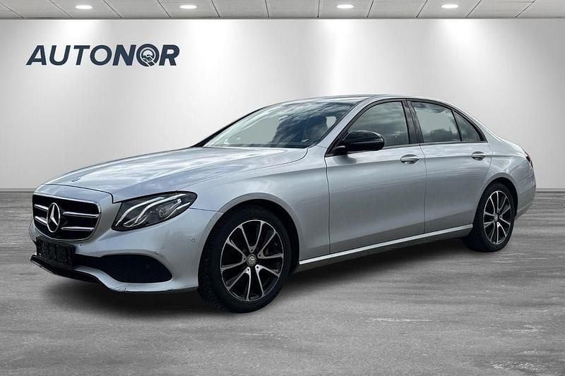 Silber Gebraucht 2016 Mercedes E220 Limousine | 19.700 € (Guter Preis) - Bild 1/4