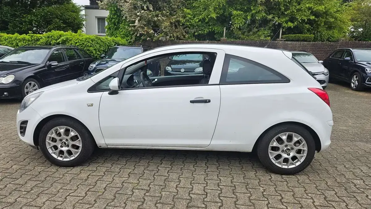 Gebraucht Opel Corsa Selection 69 PS (50 kW) 2014 Casabl/arctic/eisweiss/kaolin Kleinwagen