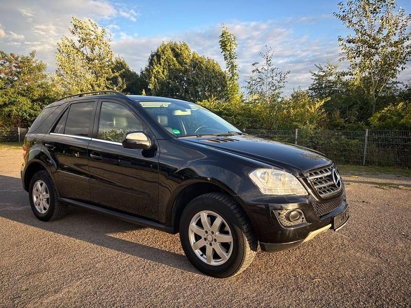 Gebraucht Mercedes ML350 224 PS (164 kW) 2009 Schwarz SUV