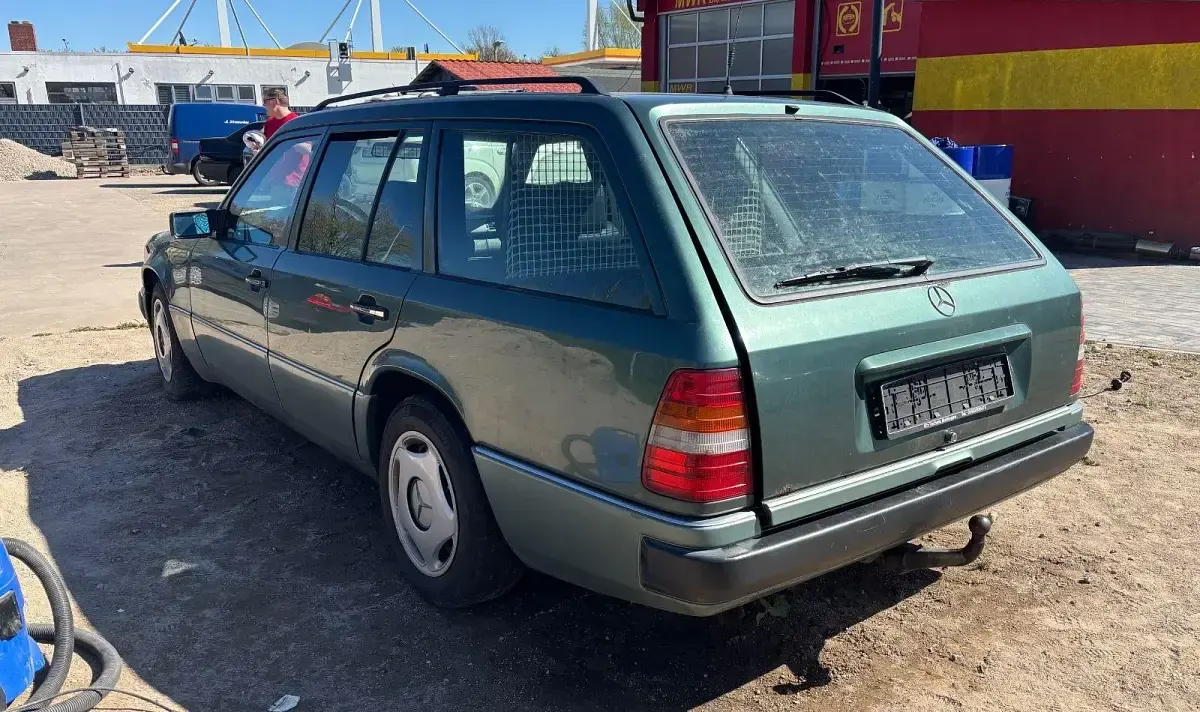 Gebraucht Mercedes E300 188 PS (138 kW) 1989 Grün Kombi