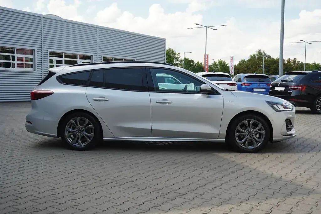 Gebraucht Ford Focus ST-Line X 155 PS (114 kW) 2024 Silber Limousine