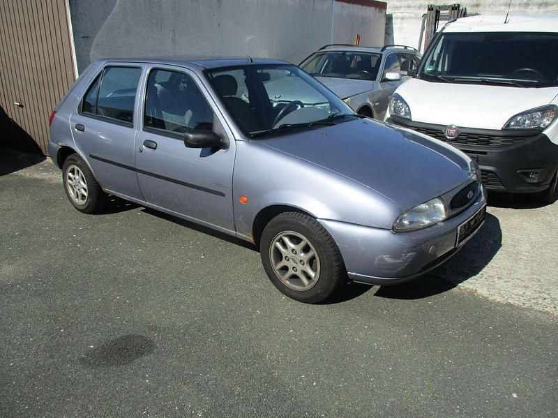 Silber Gebraucht 1997 Ford Fiesta Kleinwagen | 499 € (Fairer Preis) - Bild 1/4