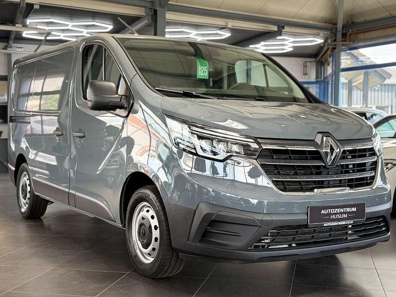 Grau Gebraucht 2023 Renault Trafic Komfort Van | 23.990 € (Guter Preis) - Bild 1/2