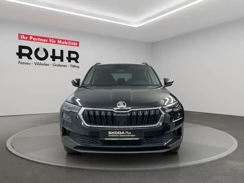 Gebraucht Skoda Karoq Tour 150 PS (110 kW) 2025 Black magic perleffekt SUV