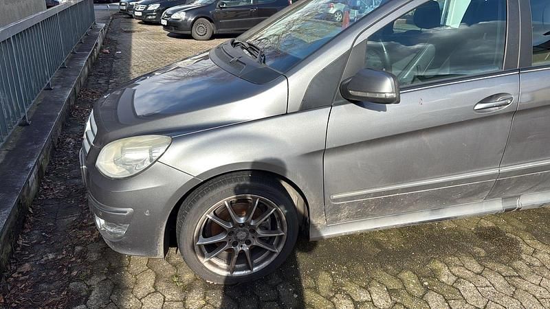 Gebraucht Mercedes B200 136 PS (100 kW) 2009 Grau Van / Kleinbus