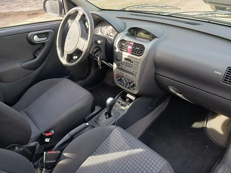 Gebraucht Opel Corsa 90 PS (66 kW) 2004 Silber Kleinwagen