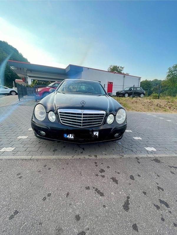 Schwarz Gebraucht 2006 Mercedes E320 Limousine | 3.999 € (Fairer Preis) - Bild 1/4