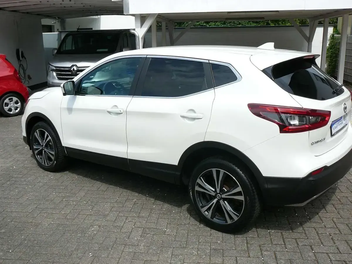 Gebraucht Nissan Qashqai 159 PS (116 kW) 2019 Brilliant white (m) SUV