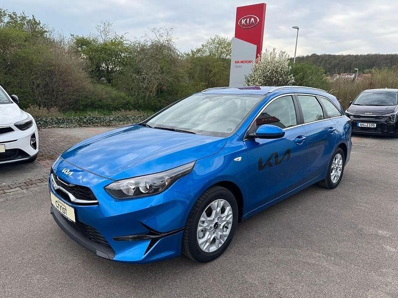 Blue flame metallic Neu 2025 Kia Ceed Sportswagon Vision Kombi | 21.980 € (Fairer Preis) - Bild 1/4
