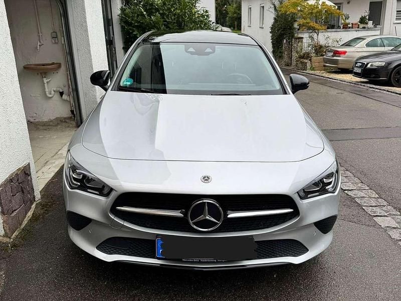 Silber Gebraucht 2022 Mercedes CLA250e Shooting Brake Kombi | 27.000 € (Fairer Preis) - Bild 1/4