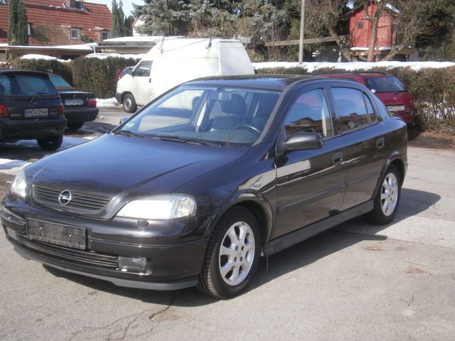 Gebraucht Opel Astra Selection 101 PS (74 kW) 2001 Schwarz metallic Limousine