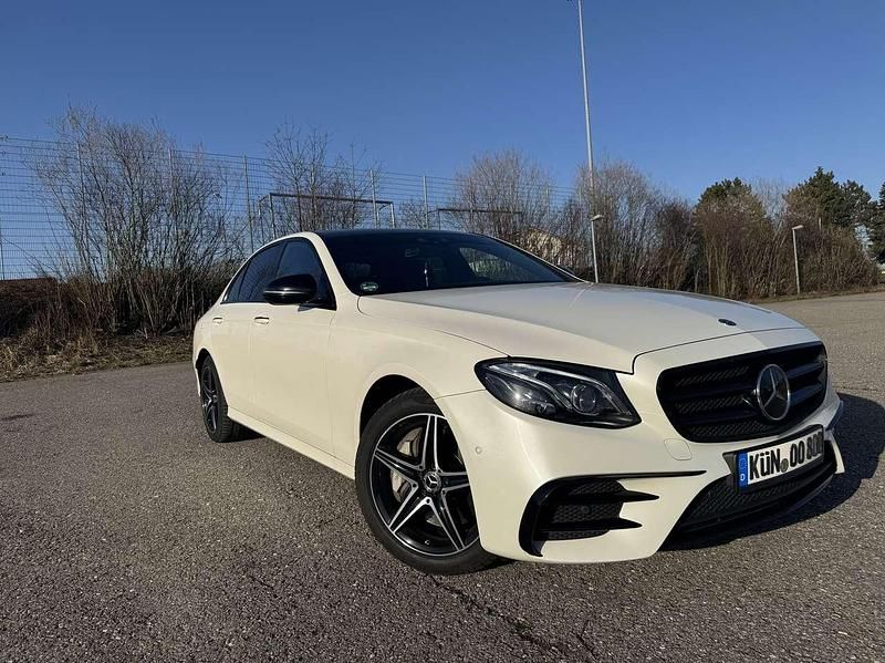 Gebraucht Mercedes E300 AMG line 194 PS (142 kW) 2019 Weiß Limousine