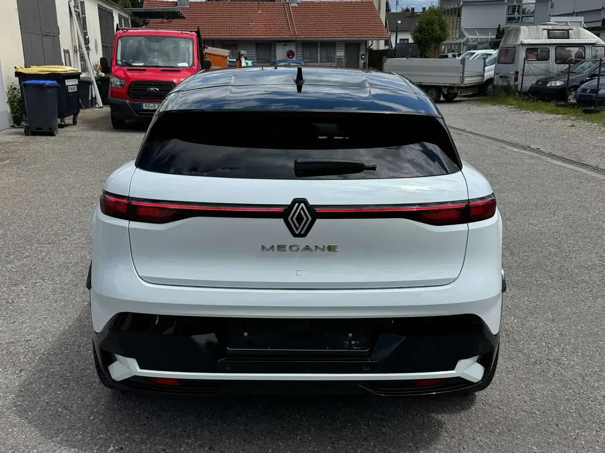 Gebraucht Renault Megane E-Tech Techno 160 kW (218 PS) 2023 Weiss 369 schwarz gne Kleinwagen