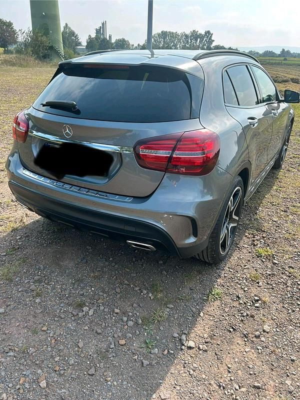 Gebraucht Mercedes GLA200 156 PS (114 kW) 2019 Grau SUV