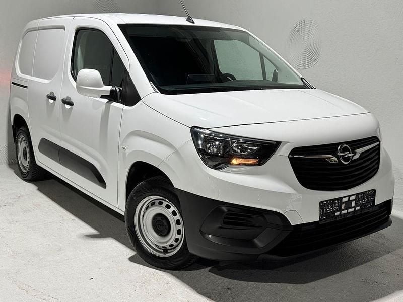 Weiß Gebraucht 2020 Opel Combo Edition Van / Kleinbus | 10.500 € (Superpreis) - Bild 1/4