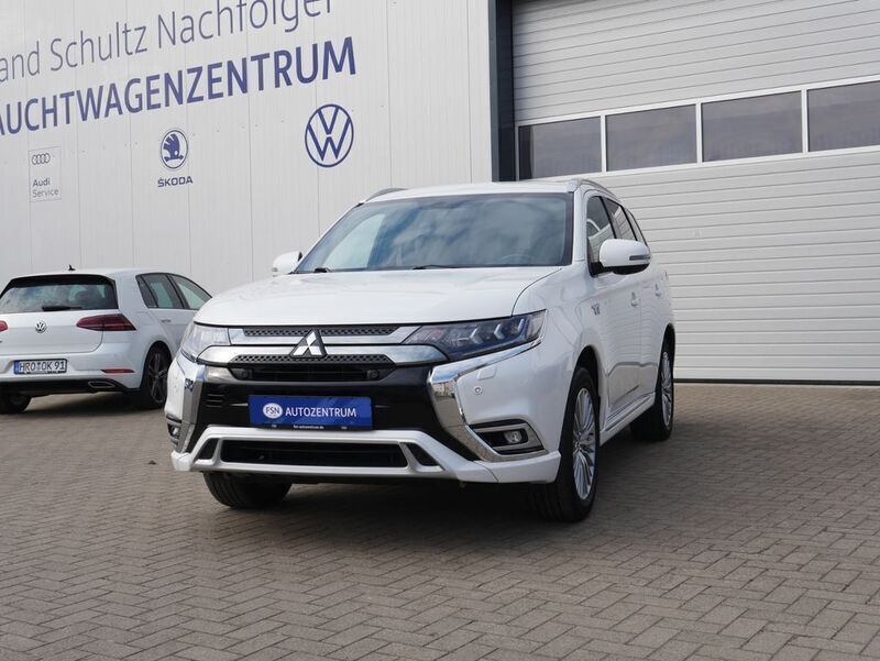Gebraucht Mitsubishi Outlander P-HEV Top 135 PS (99 kW) 2020 Weiß SUV