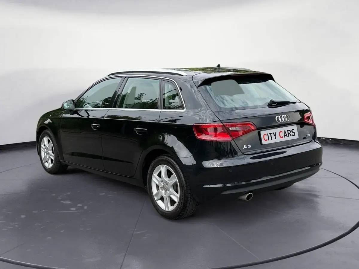 Gebraucht Audi A3 Ambiente 110 PS (80 kW) 2015 Schwarz Limousine