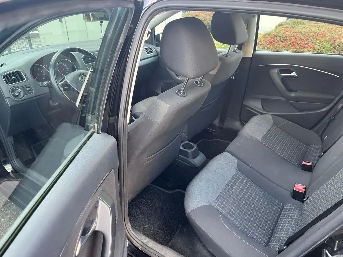 Gebraucht VW Polo 90 PS (66 kW) 2014 Schwarz Limousine